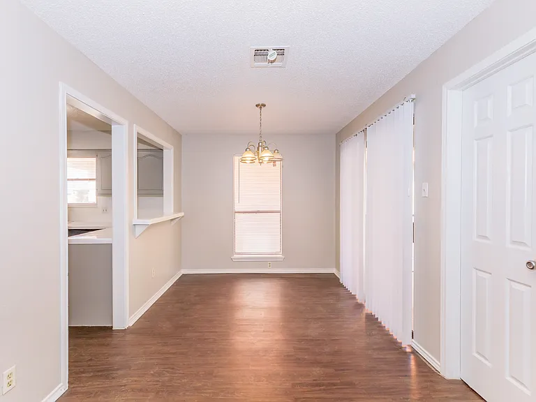 Townhome spacious Dinning area, double access to the huge balcony