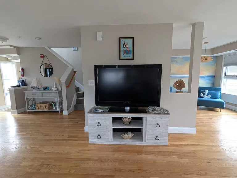 35 Ashworth Ave #4 — Photo 5