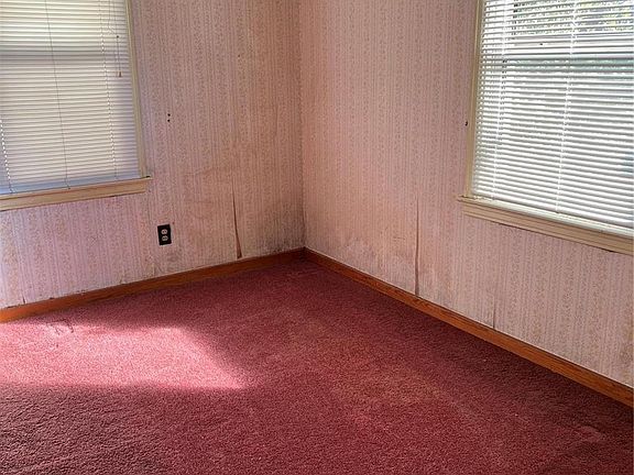 3rd image of 1337 Davis St