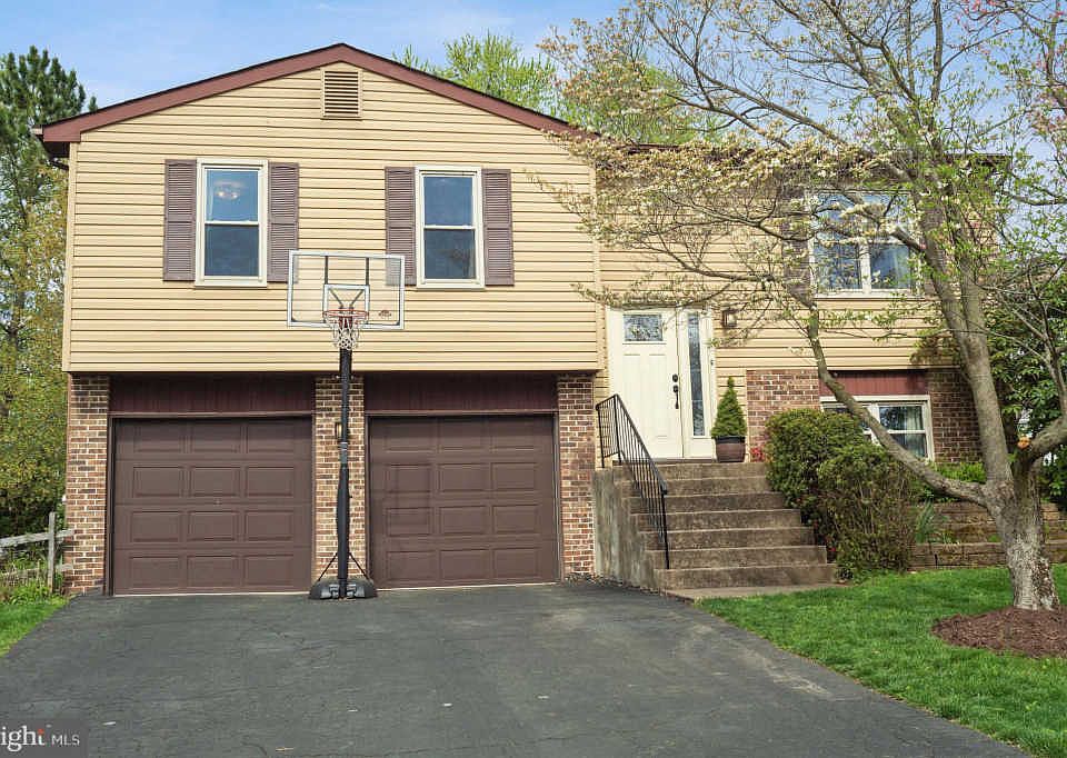 1st image of 39 Hershey Ct