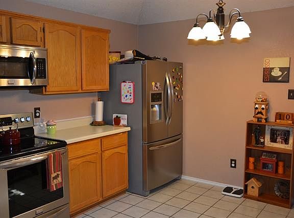 3rd image of 1701 Medina Dr