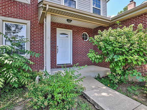 3rd image of 34 Wellington Dr