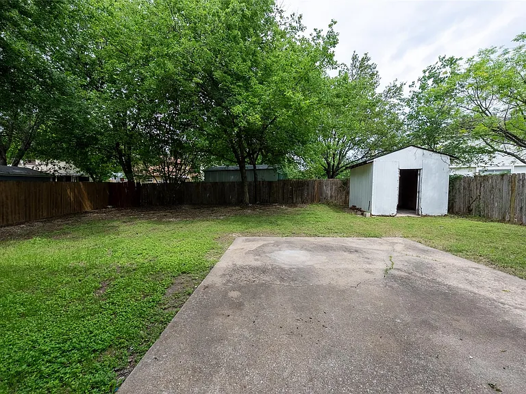 13701 Cambourne Dr — Photo 24