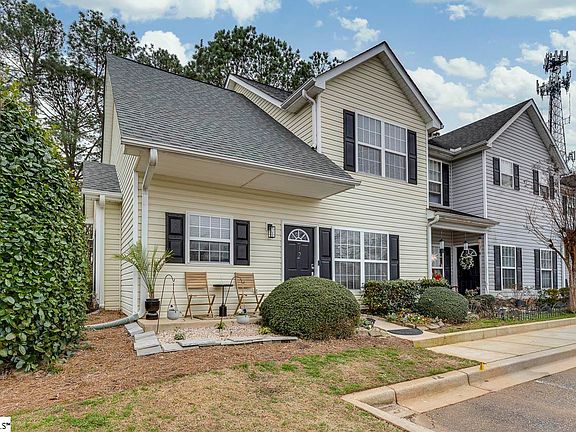 2nd image of 72 Ridgestone Cir