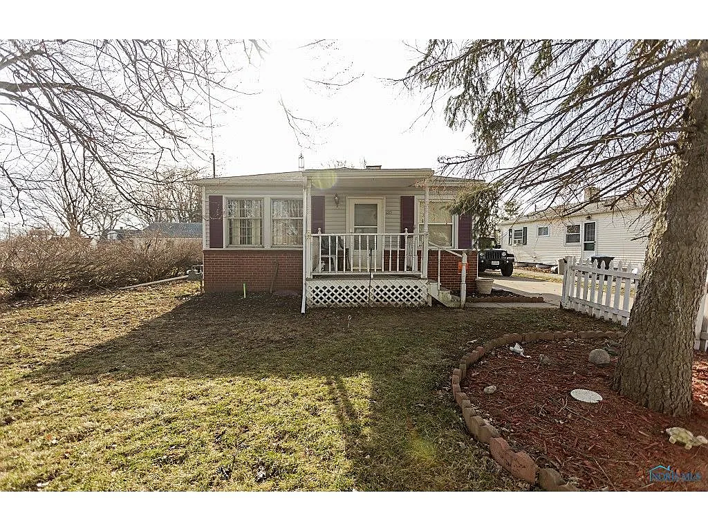 1956 Garner Ave photo 1