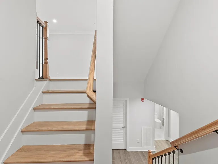 105 Brandon Ct — Photo 9