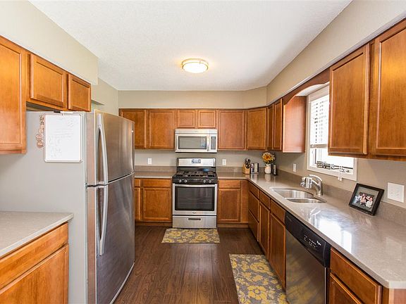 2nd image of 2202 Oxford Ln
