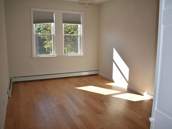 4th image of 1372 E 54th St #1