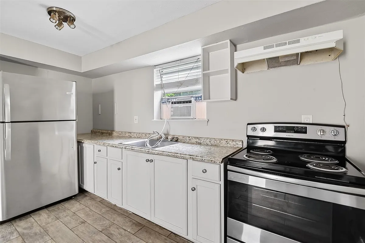 Building Photo - 6832 Avenue I