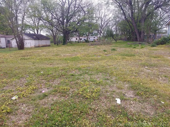 218 N 2nd St, Vinita, OK 74301