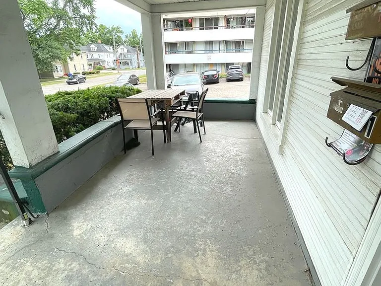 211 Ballard St — Photo 3