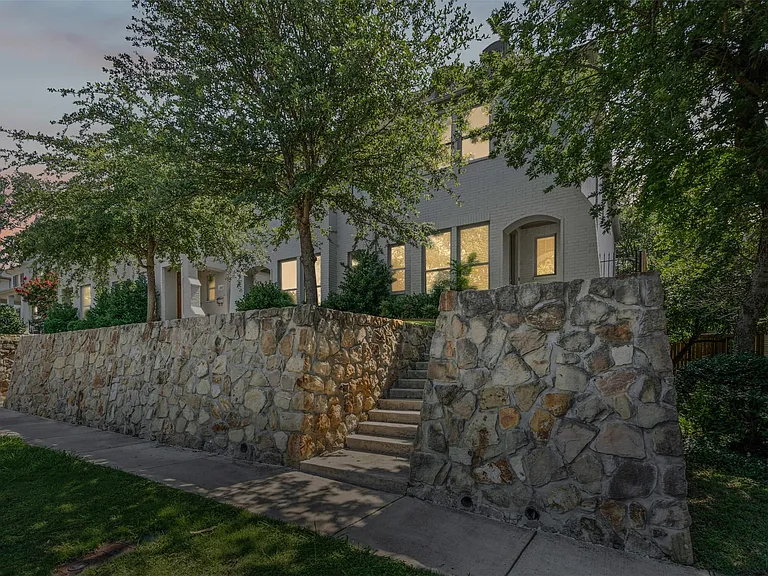 2611 McCart Ave — Photo 29