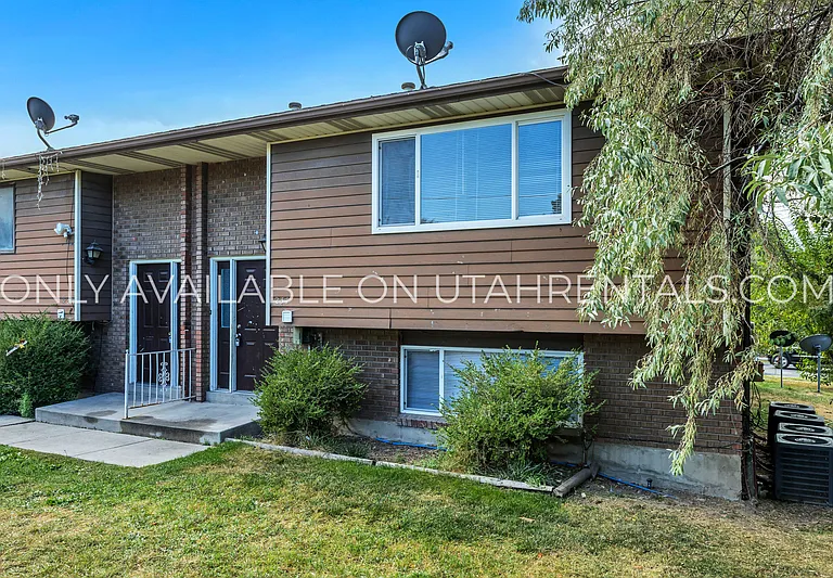 234 W Foxbridge Dr — Photo 2