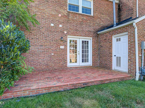 2nd image of 2734 Oakland Ave #47