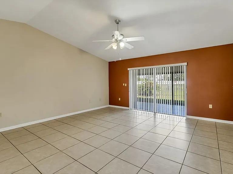 378 Dundee Dr — Photo 4
