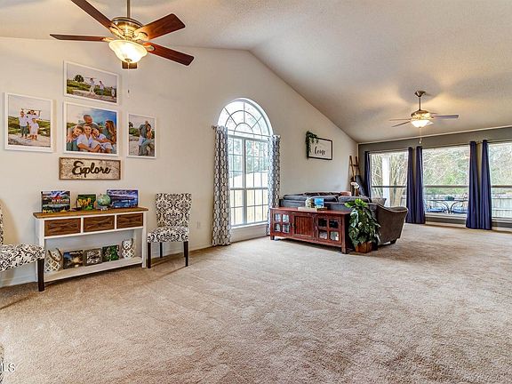 4th image of 18037 Cypress Pointe Dr