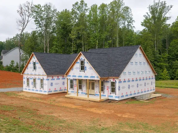 38 Dahlia Ln, Fredericksburg, VA 22406