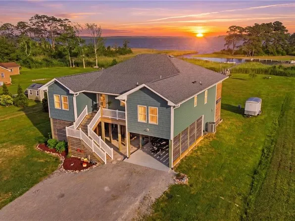 105 Knotts Landing Ln, Knotts Island, NC 27950