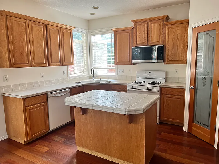 17811 NE 20th St — Photo 10