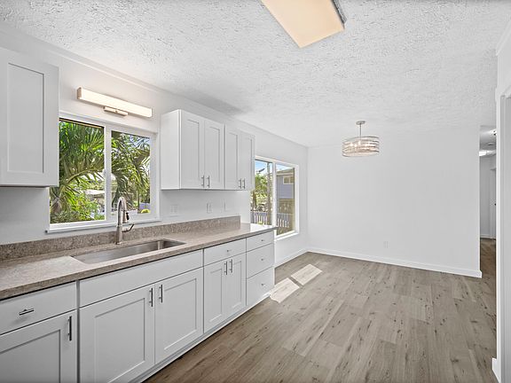 4th image of 4431 Iona Rd