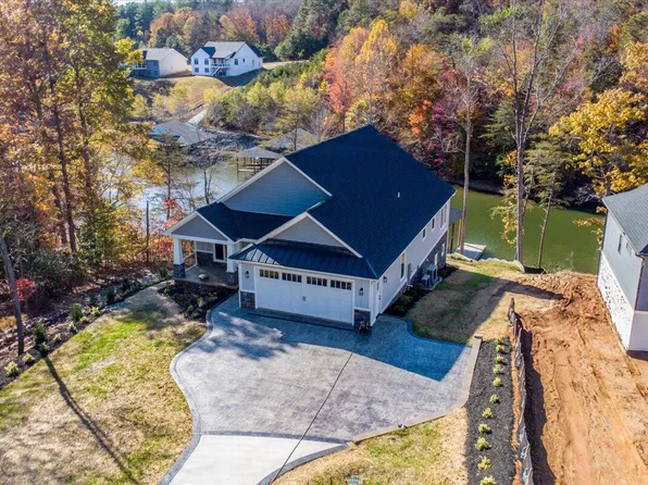 172 Lakewatch Cir, Moneta, VA 24121