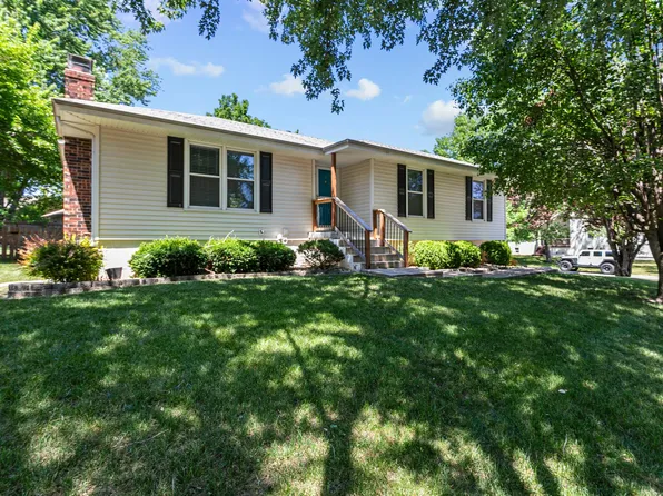 616 NE Station Dr, Lees Summit, MO 64086