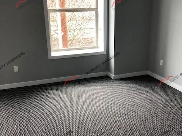 108 E Maple St — Photo 8