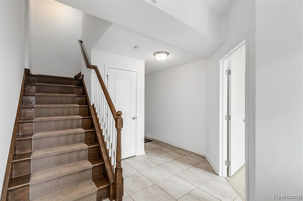 4 bed, 3.5 bath, 2537 sqft, $3,800 — Photo 4