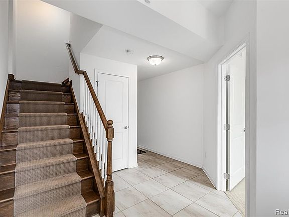 4th image of 2769 Ashcombe Dr
