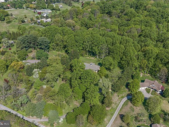 2nd image of 322 Buttonwood Rd