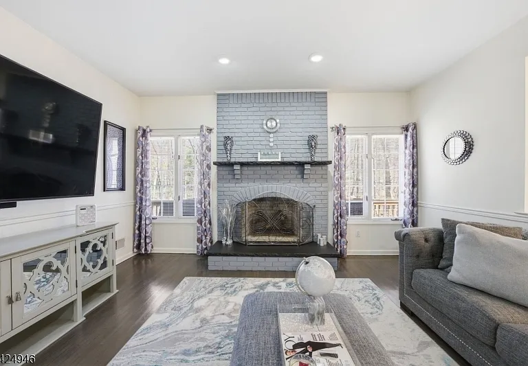 11 Rosewood Ln — Photo 16