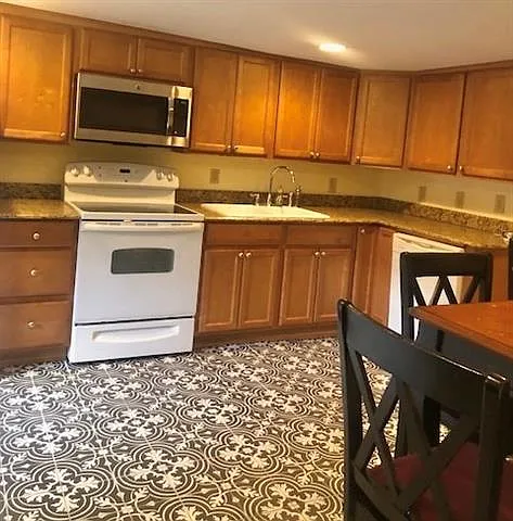 1 bed, 1.0 bath, 850 sqft, $1,700 — Photo 2