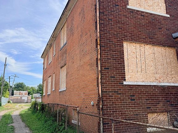 3rd image of 4425 Uthes St