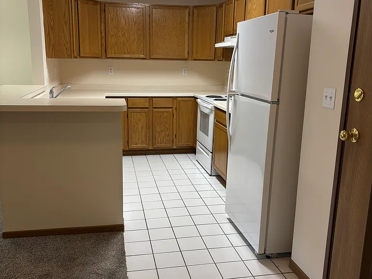 SunWest II Apartments — Photo 2