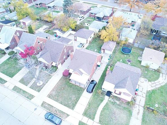 2nd image of 20718 Redmond Ave