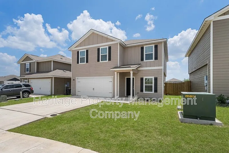 4 bed, 2.5 bath, 2205 sqft, $1,725 — Photo 2