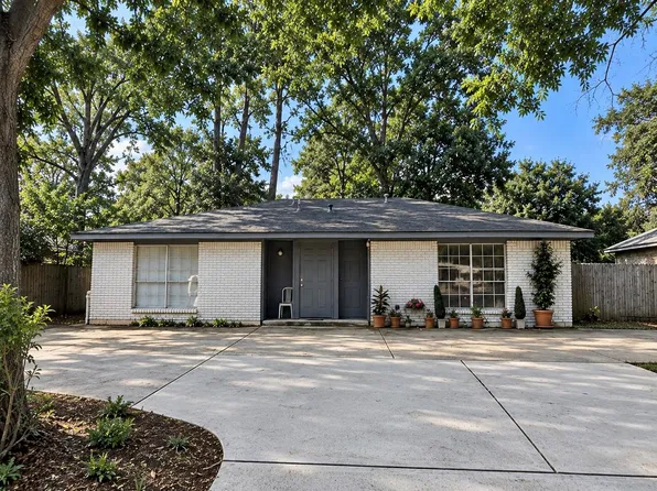 1203 N Pacific St, Conroe, TX 77301