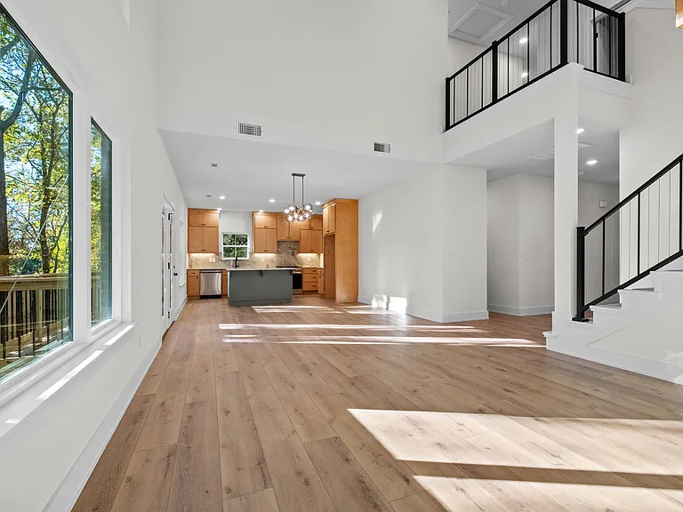 634 S Happy Hollow Rd — Photo 3