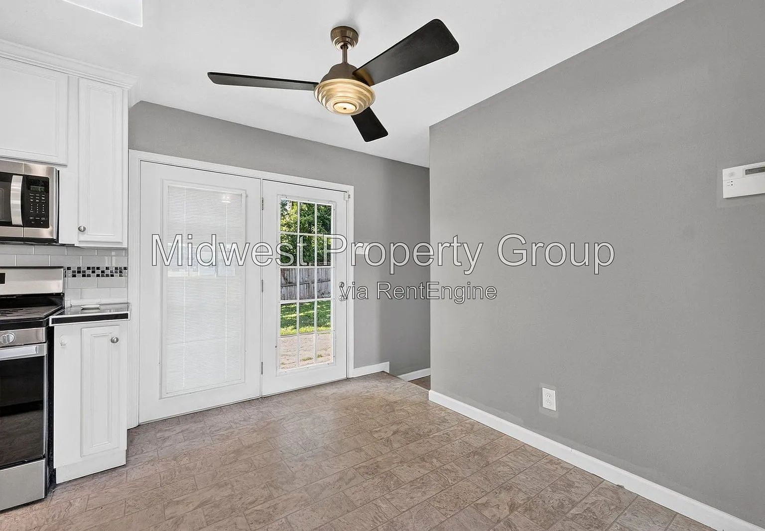 3 bed, 2.0 bath, 960 sqft, $1,650 — Photo 3