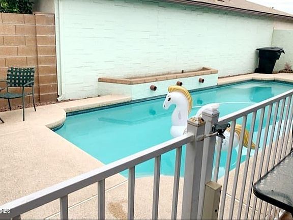 4th image of 912 N 87th Pl