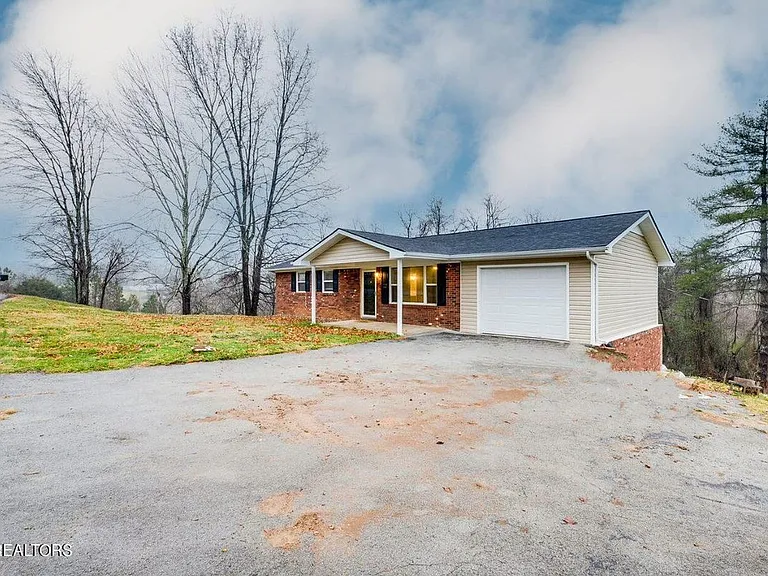 1724 Boone Cir — Photo 4