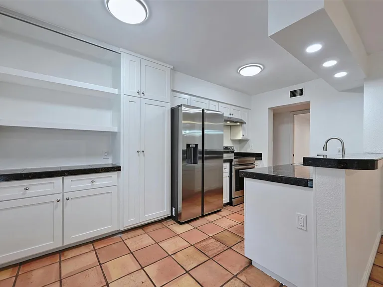 6637 Valleyside Rd — Photo 10