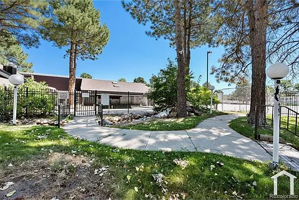 3 bed, 113 sqft, $2,400 — Photo 3