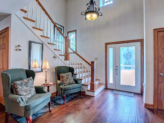 4th image of 101 Magnolia Cir