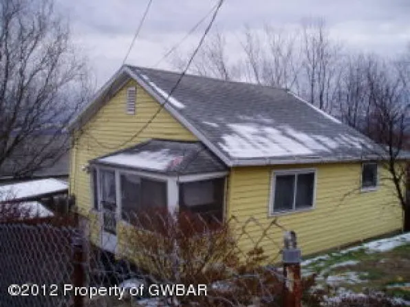 319 Gardner St, Plymouth, PA 18651