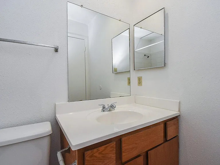 7822 Greenedge Dr — Photo 11