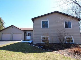 98 Long Park Ln, Rochester, NY 14612