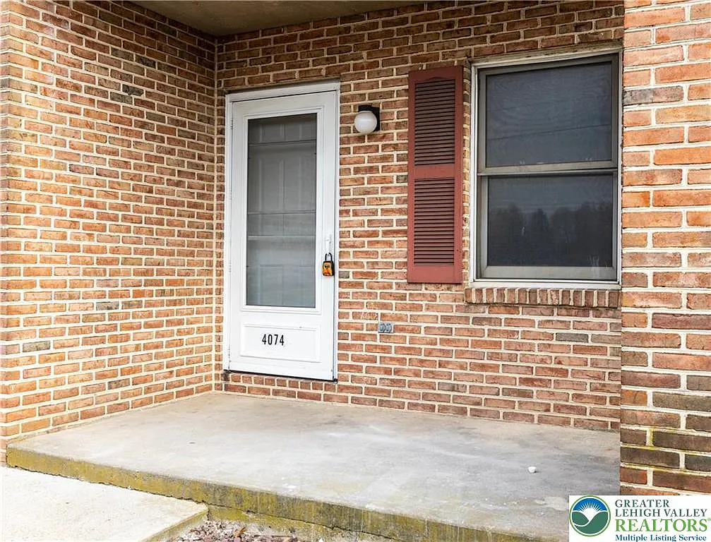 2 bed, 1.5 bath, 1000 sqft, $1,850 — Photo 2
