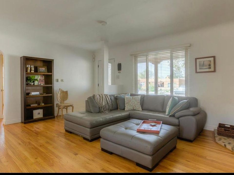 1st image of 404 Cardenas Dr NE