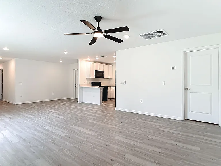 3067 Quarter St — Photo 6